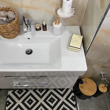 Qerret Boutique Studio Apartment *